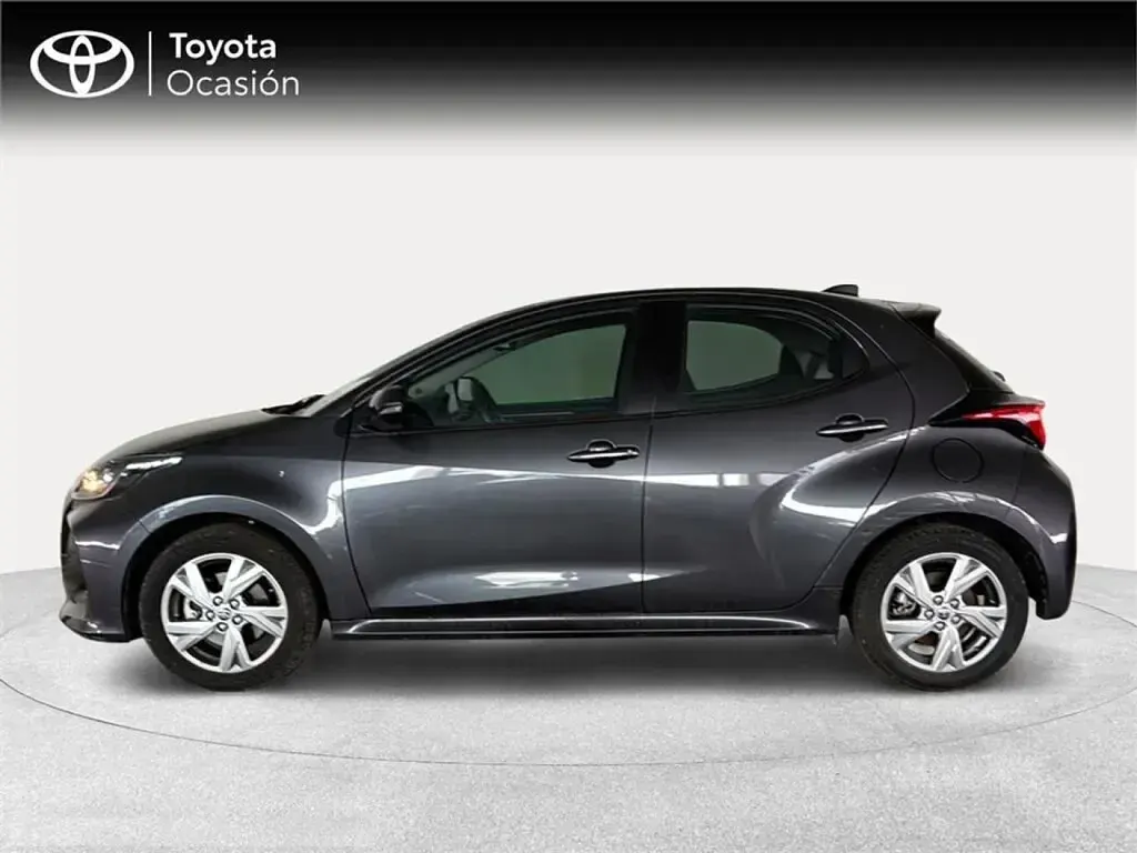 Usado Toyota Yaris Active 116 CV (85 kW) 2025 Gris Utilitario
