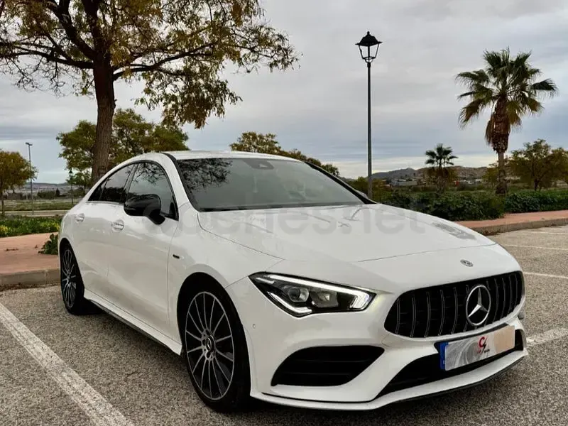 Usado Mercedes CLA180 136 CV (100 kW) 2021 Blanco Coupe
