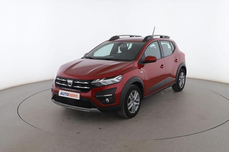 Rojo Usado 2022 Dacia Sandero Comfort Utilitario | 15.699 € (Un poco caro) - Imagen 1/3