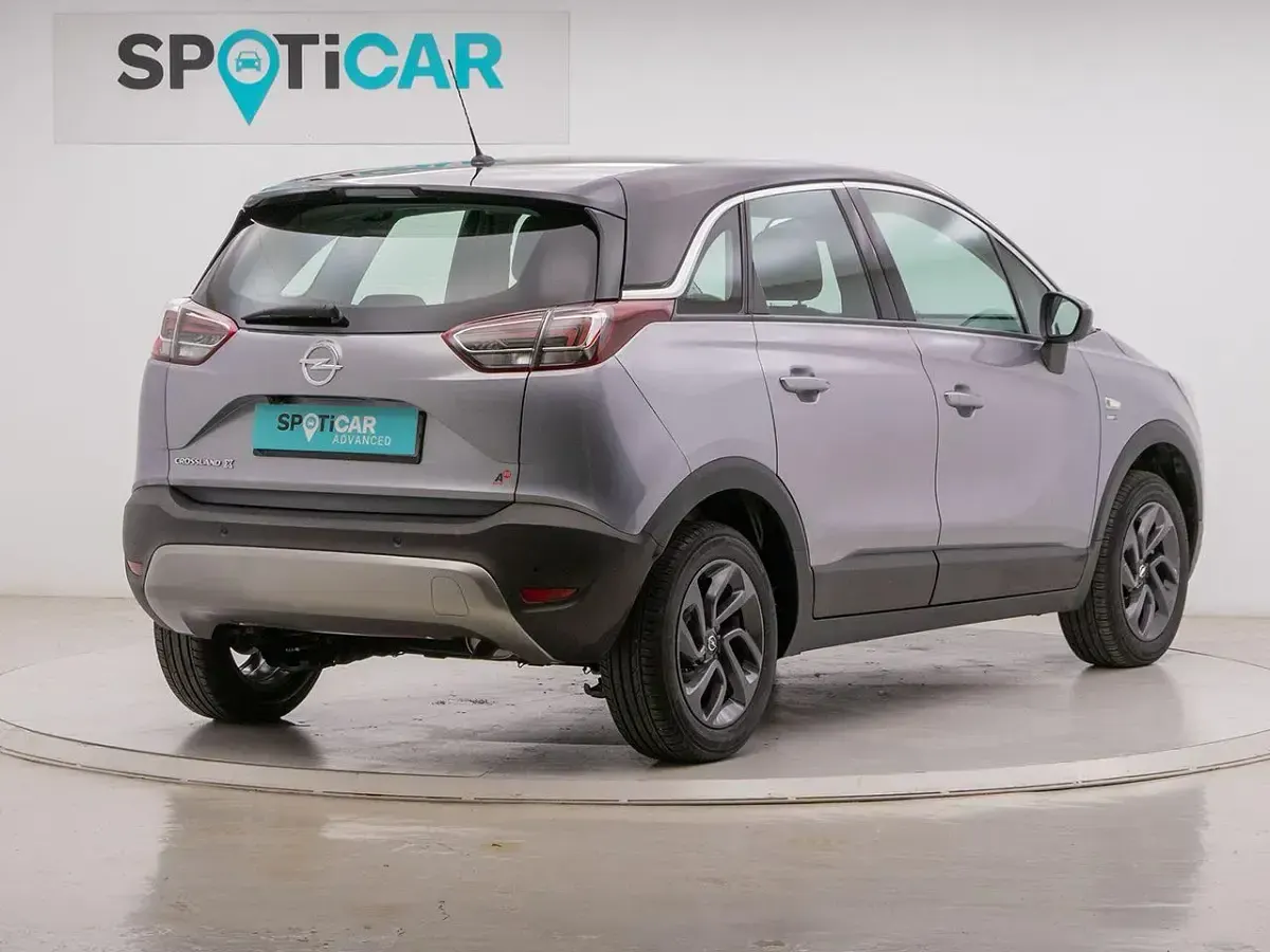 Usado Opel Crossland X Edition 110 CV (80 kW) 2020 Gris / plata SUV