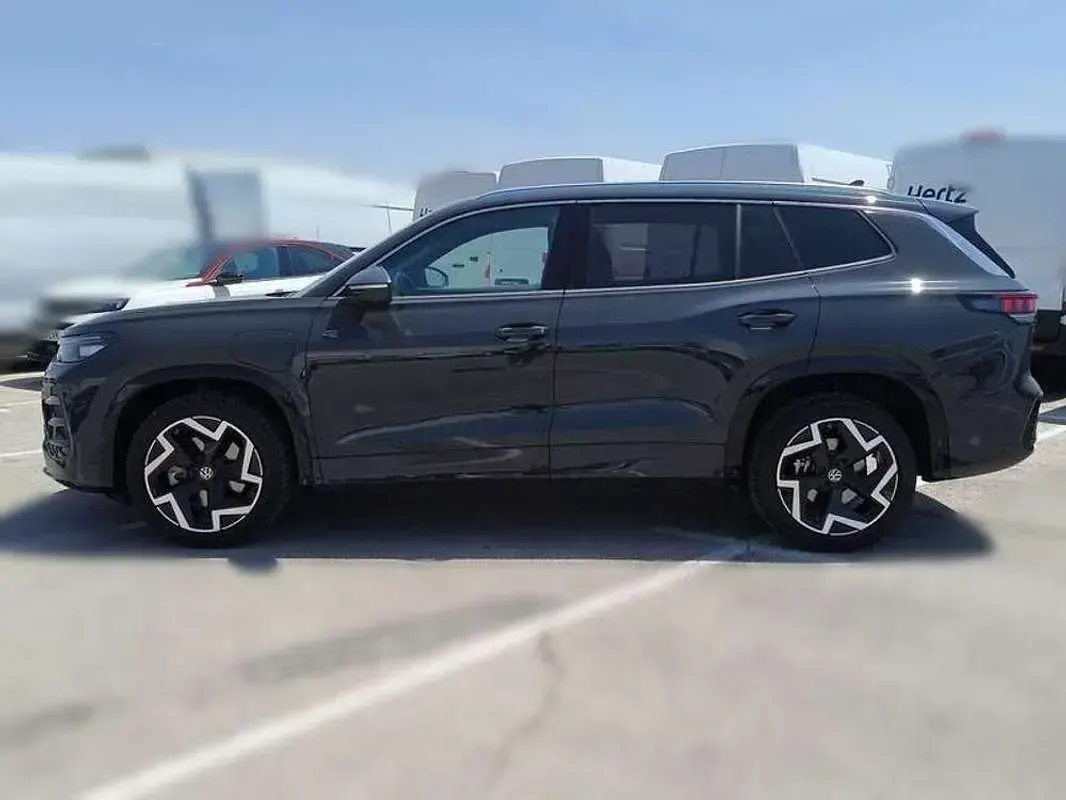 Usado VW Tayron R-line 177 CV (130 kW) 2025 Gris SUV