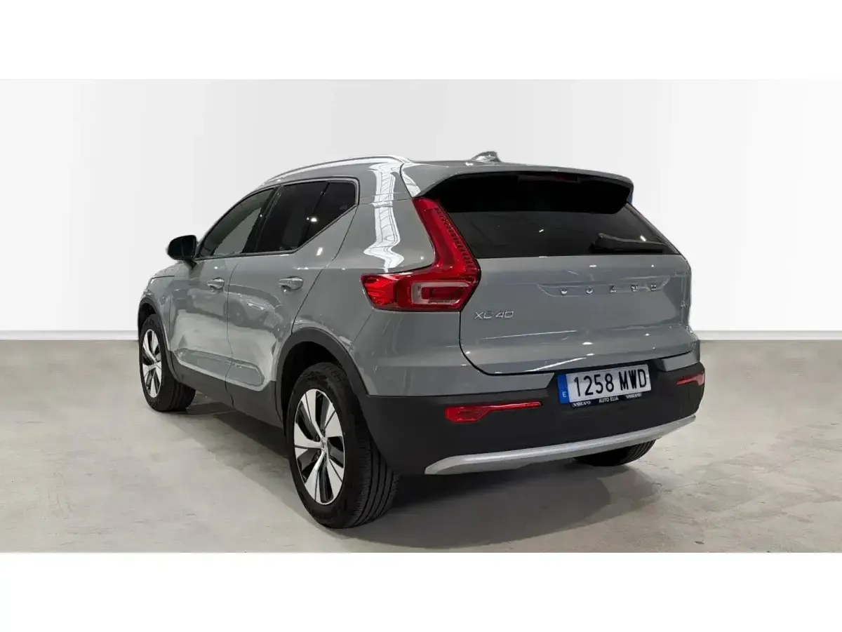 Usado Volvo XC40 Core 163 HP (119 kW) 2024 Cinzento SUV