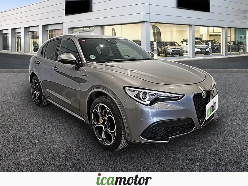 Usado Alfa Romeo Stelvio Veloce 210 CV (154 kW) 2021 Gris / plata SUV