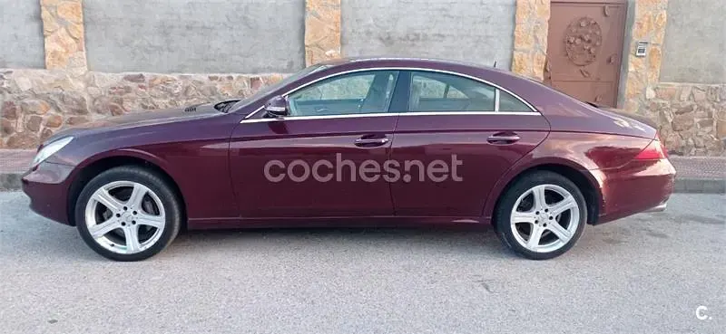Usado Mercedes CLS500 306 CV (225 kW) 2006 Granate Coupe