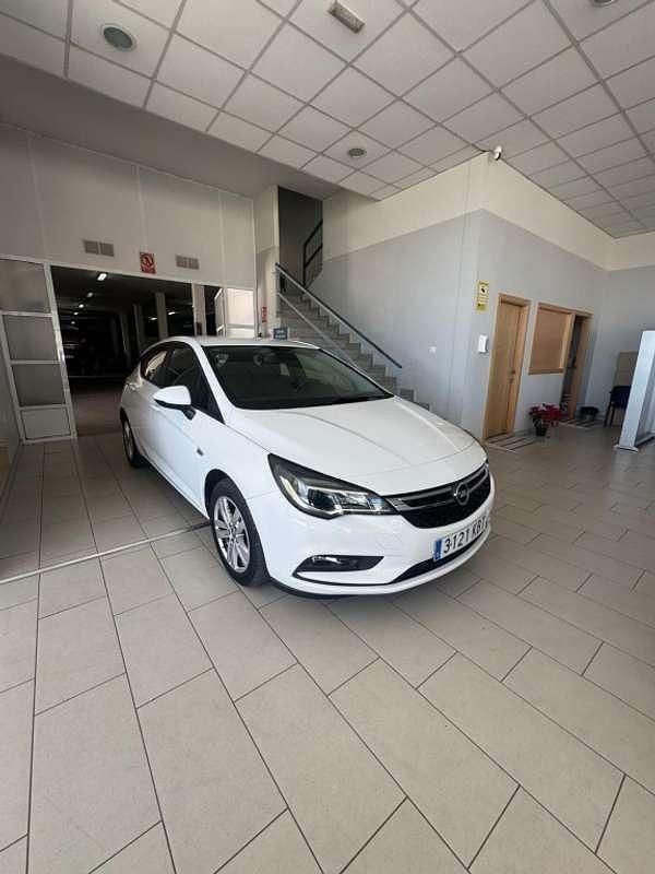 Usado Opel Astra Selective 125 CV (91 kW) 2017 Blanco Utilitario
