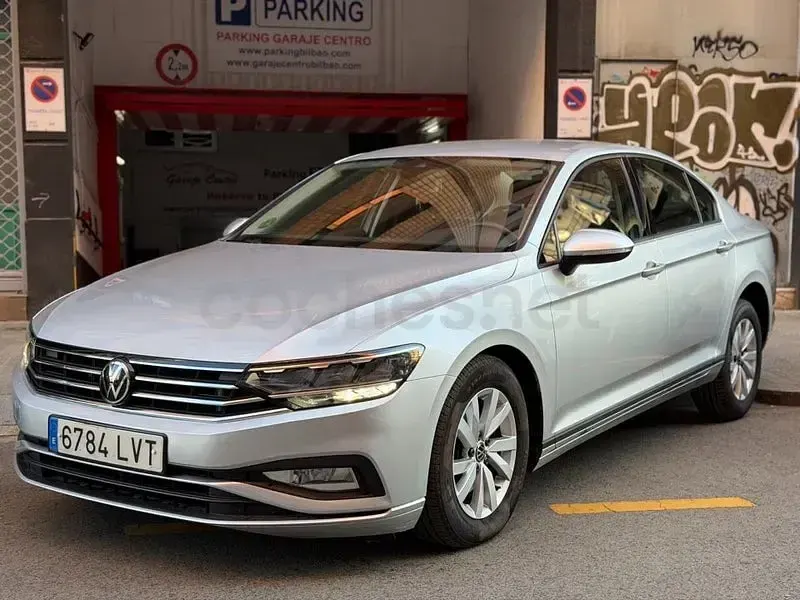 Usado VW Passat 150 CV (110 kW) 2021 Gris / plata Berlina