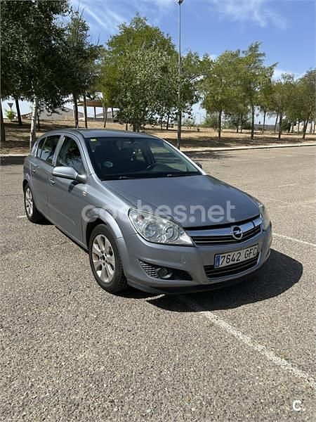 Gris / plata Usado 2008 Opel Astra Cosmo Berlina | 3300 € (Precio justo) - Imagen 1/4