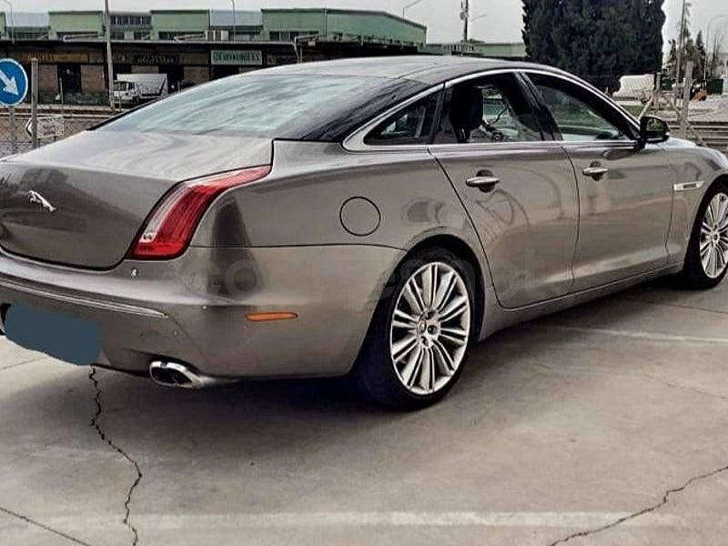 Usado Jaguar XJ Portfolio 275 CV (202 kW) 2010 Gris / plata Berlina