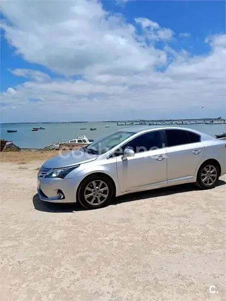 Usado Toyota Avensis Executive 150 CV (110 kW) 2013 Gris / plata Berlina