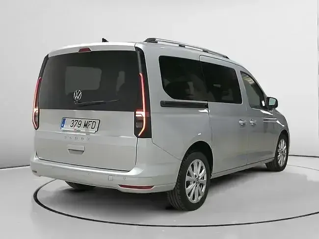 Usado VW Caddy Maxi Life 114 CV (83 kW) 2023 Gris Monovolumen