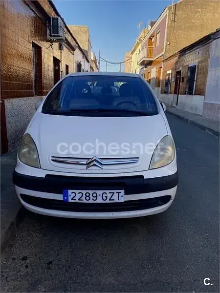 Usado Citroën Xsara Picasso Exclusive 92 CV (67 kW) 2010 Blanco Monovolumen