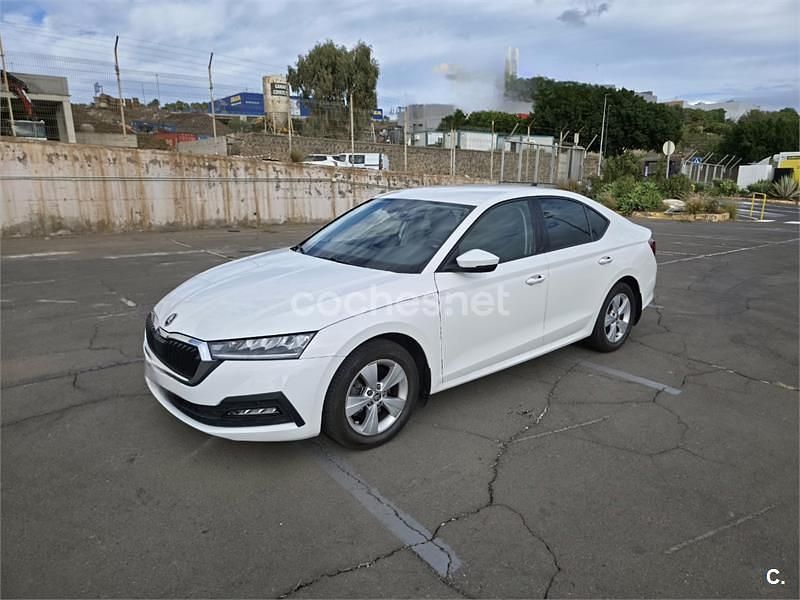 Blanco Usado 2021 Skoda Octavia Style Berlina | 9999 € (Super precio) - Imagen 1/4