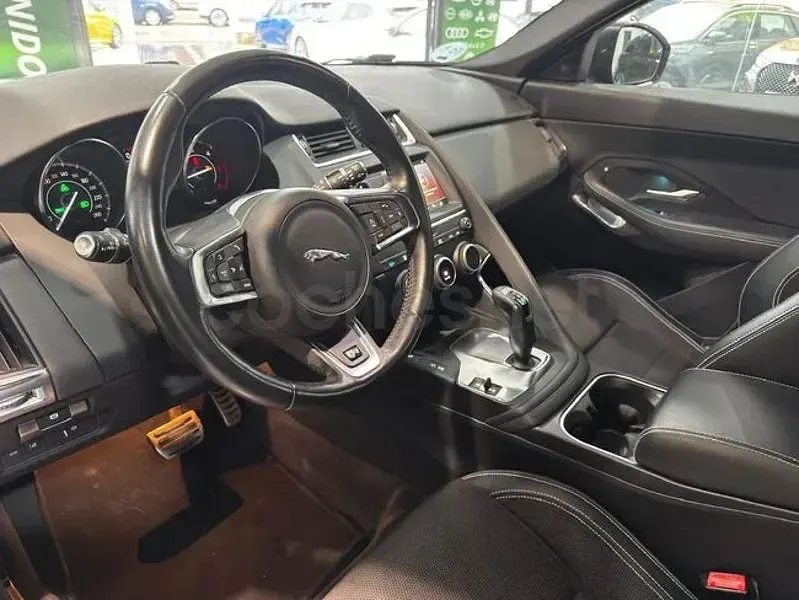 Usado Jaguar E-Pace 150 CV (110 kW) 2019 Rojo SUV