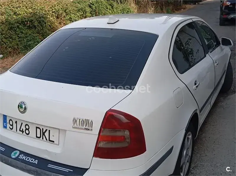 Usado Skoda Octavia 105 CV (77 kW) 2005 Blanco Berlina