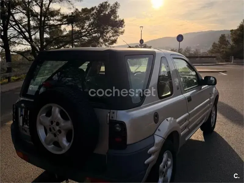 Usado Land Rover Freelander 110 CV (80 kW) 2000 Gris / plata SUV
