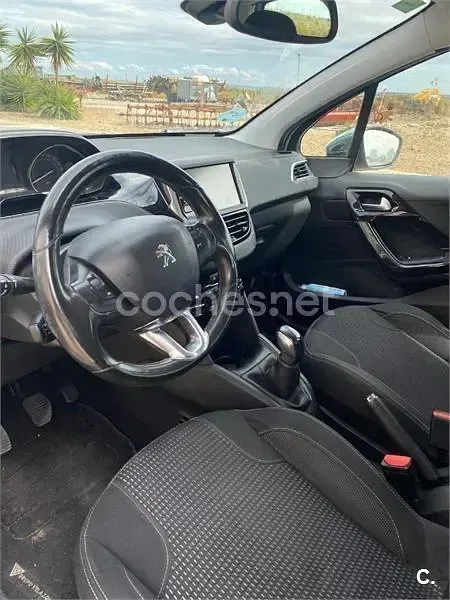 Usado Peugeot 208 Style 110 CV (80 kW) 2015 Gris / plata Utilitario