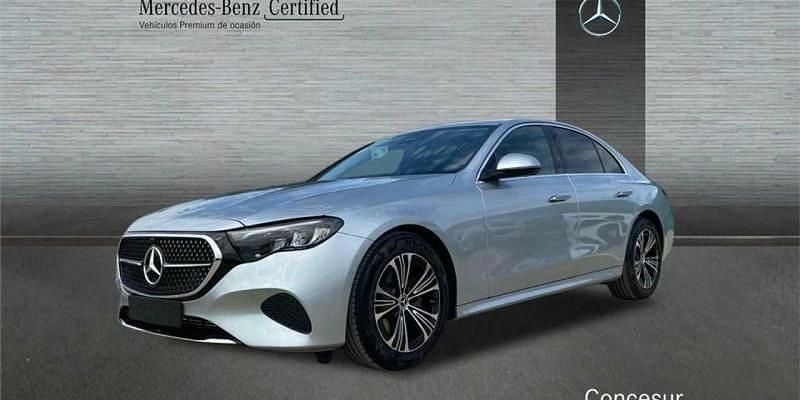 Plata Nuevo 2025 Mercedes E220 Berlina | 61.800 € - Imagen 1/4