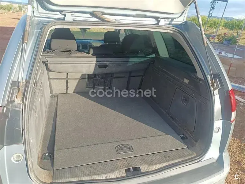 Usado Opel Vectra Elegance 120 CV (88 kW) 2007 Gris / plata Familiar