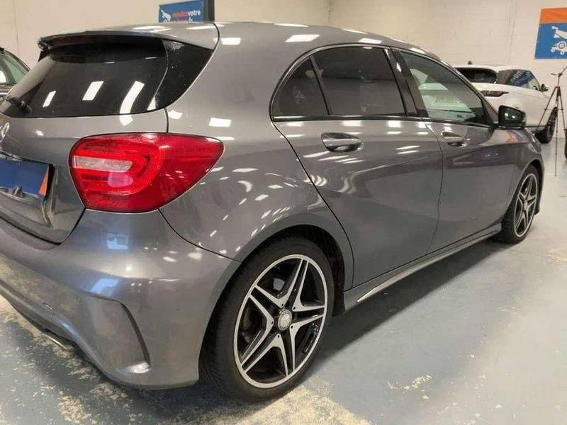Usado Mercedes A200 AMG line 136 CV (100 kW) 2015 Gris Utilitario