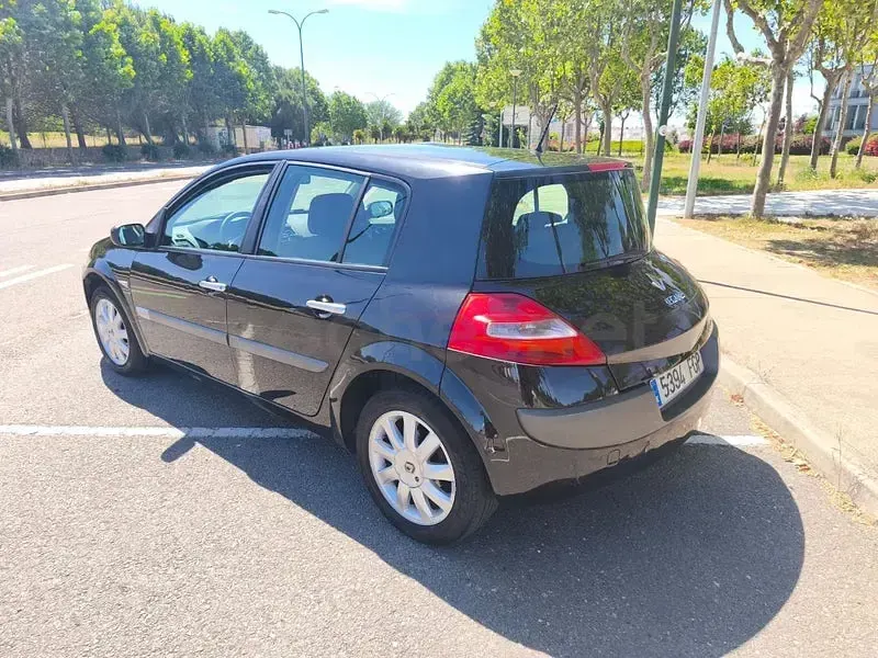 Usado Renault Mégane Dynamique 110 CV (80 kW) 2006 Negro Berlina