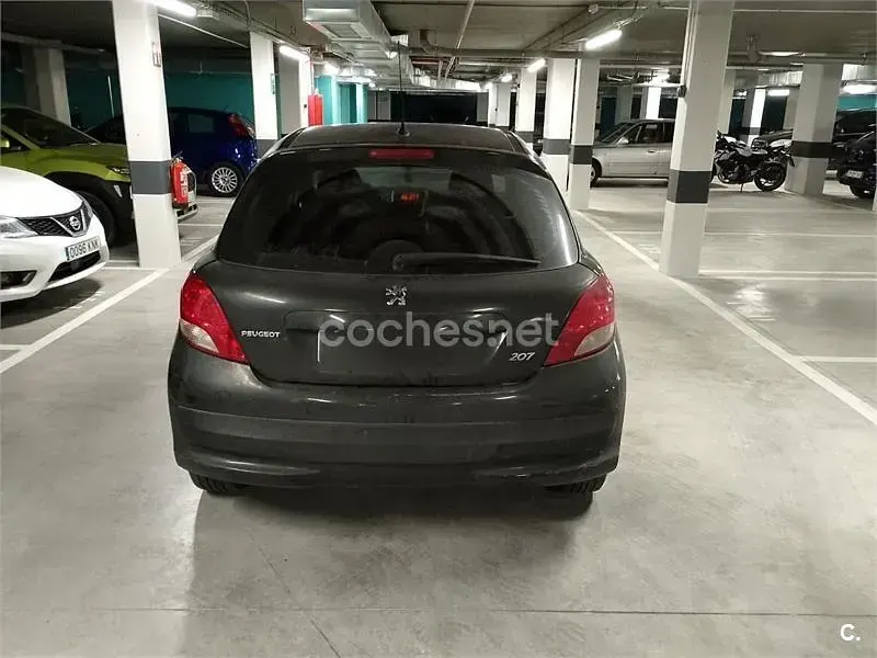 Usado Peugeot 207 70 CV (51 kW) 2010 Negro Berlina