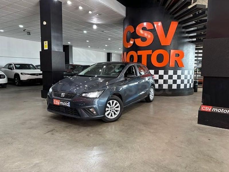 Usado Seat Ibiza Style 95 CV (69 kW) 2022 Gris / plata Berlina