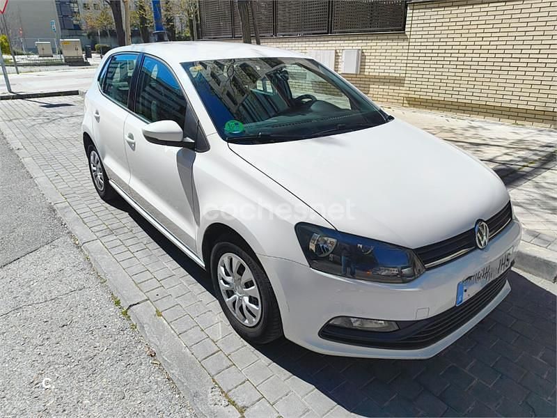 Używany VW Polo Edition 75 KM (55 kW) 2015 Biały Sedan/Limuzyna