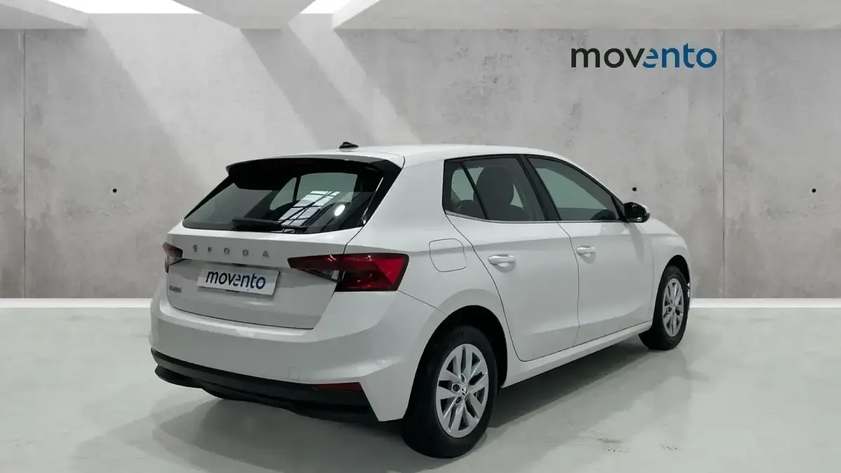Usado Skoda Fabia Ambition 80 CV (58 kW) 2022 Blanco Utilitario