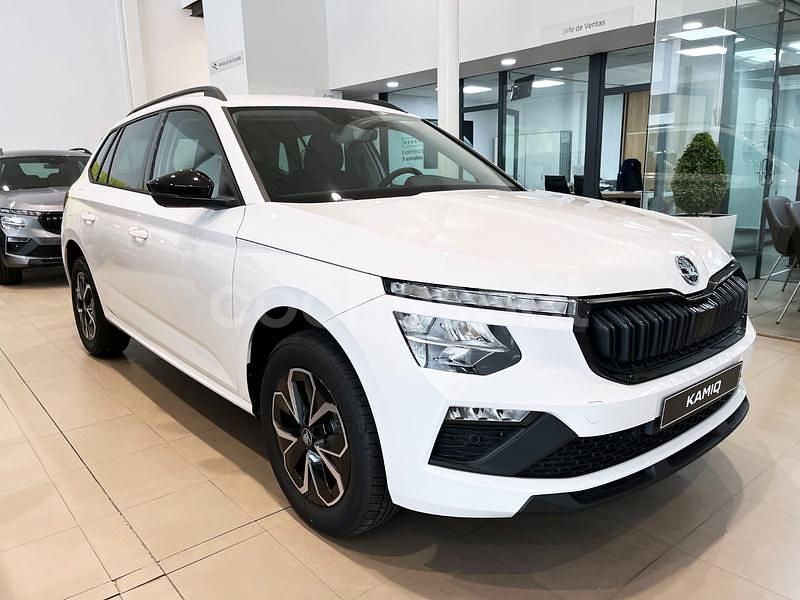 Blanco Nuevo 2025 Skoda Kamiq Selection SUV | 25.900 € (Un poco caro) - Imagen 1/4