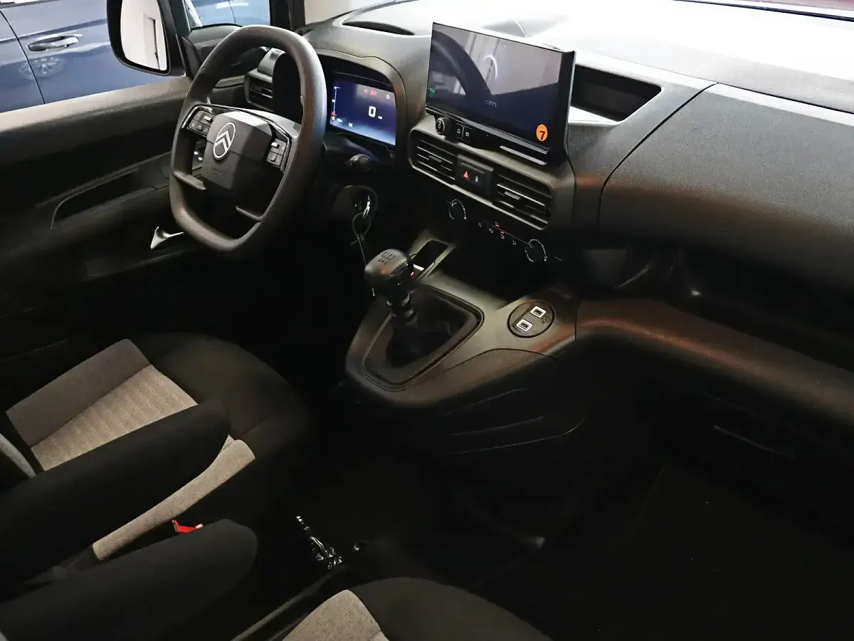 Usado Citroën Berlingo 100 CV (73 kW) 2025 Gris Monovolumen