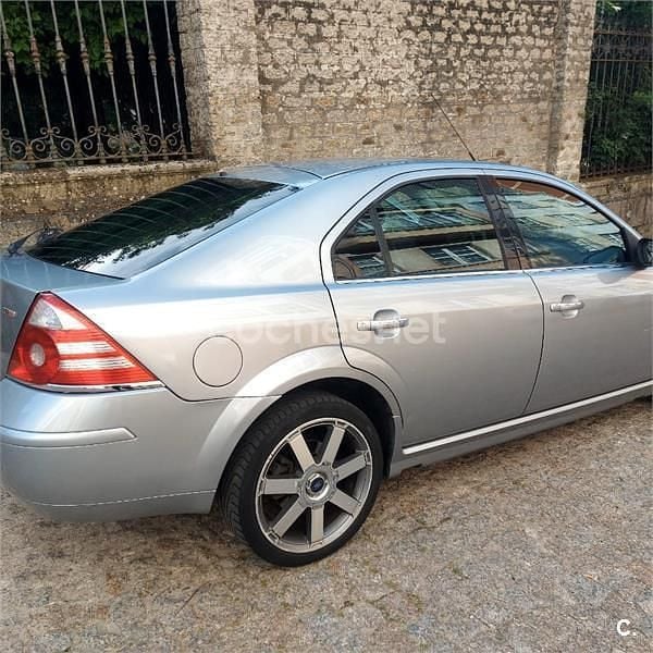 Usado Ford Mondeo Titanium X 155 CV (114 kW) 2006 Gris / plata Berlina