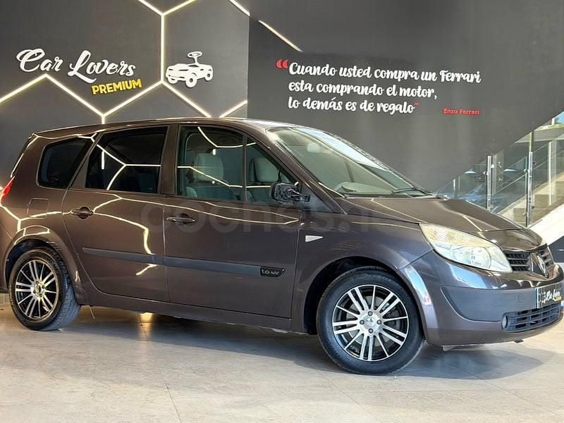 Usado Renault Grand Scénic II Authentique 115 CV (84 kW) 2004 Gris / plata Monovolumen