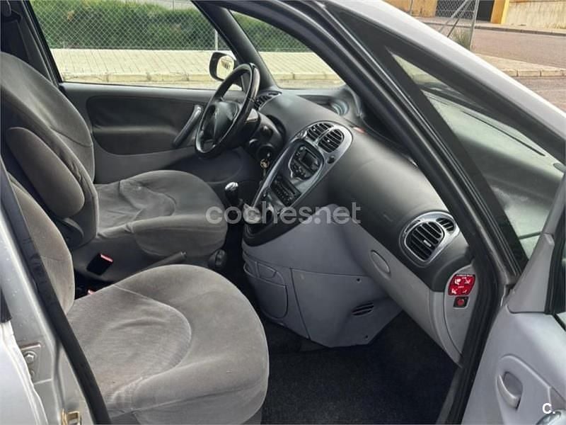 Gris / plata Usado 2003 Citroën Xsara Picasso Monovolumen | 2000 € (Buen precio) - Imagen 1/4