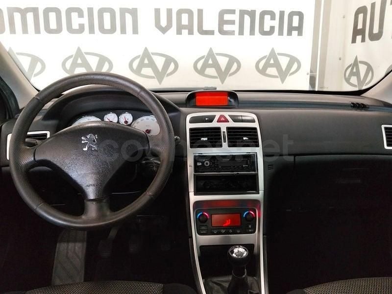 Usado Peugeot 307 90 CV (66 kW) 2007 Gris / plata Berlina