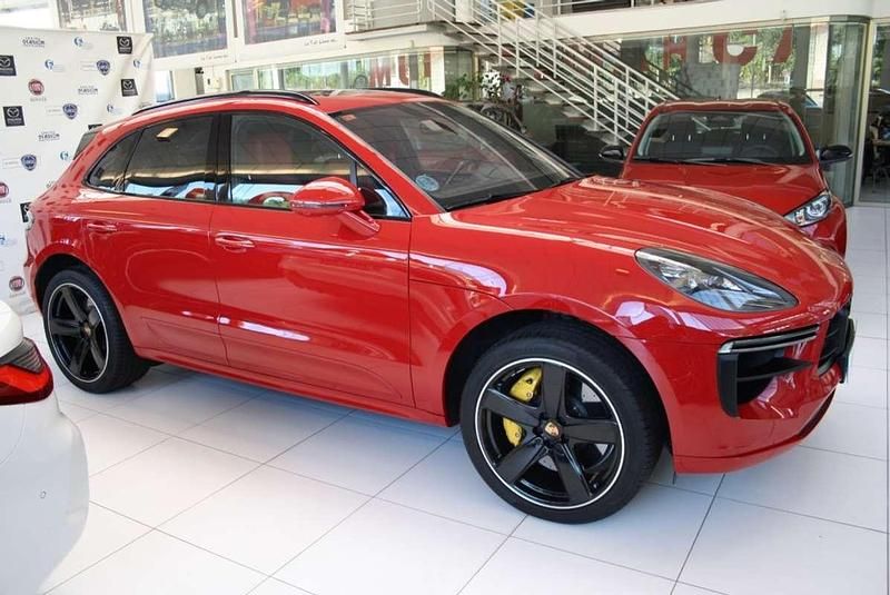 Rojo Usado 2021 Porsche Macan Turbo SUV | 73.500 € - Imagen 1/4