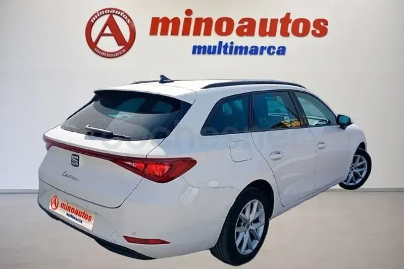 Usado Seat Leon Style 116 CV (85 kW) 2022 Blanco Familiar