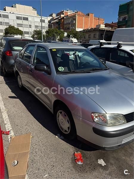 Usado Seat Cordoba Stella 75 CV (55 kW) 2001 Gris / plata Berlina