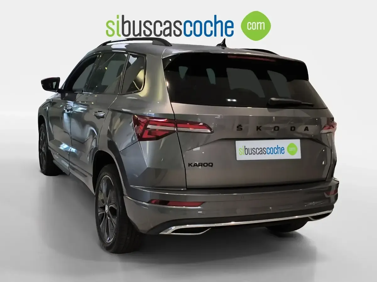 Usado Skoda Karoq SportLine 150 CV (110 kW) 2023 Gris/plata SUV