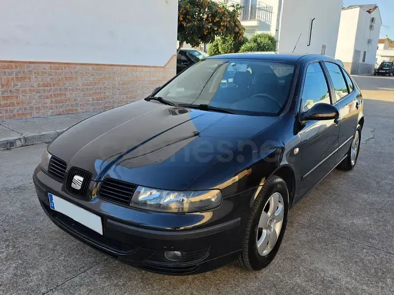 Usado Seat Leon 100 CV (73 kW) 2006 Negro Utilitario