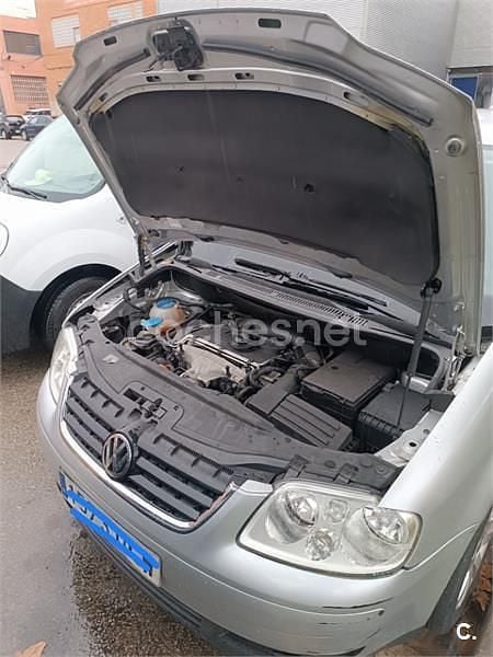 Usado VW Touran Advance 140 CV (102 kW) 2005 Gris / plata Monovolumen