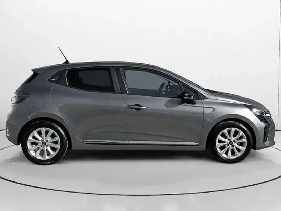 Usado Renault Clio Evolution 101 CV (74 kW) 2025 Gris Utilitario