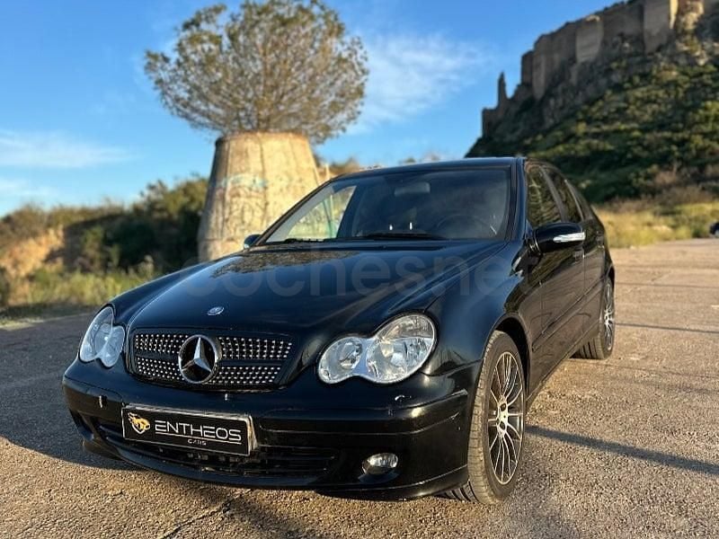 Usado Mercedes C220 Classic 150 HP (110 kW) 2006 Preto Carrinha