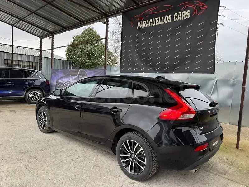 Usado Volvo V40 R-Design Momentum 120 CV (88 kW) 2019 Negro Berlina