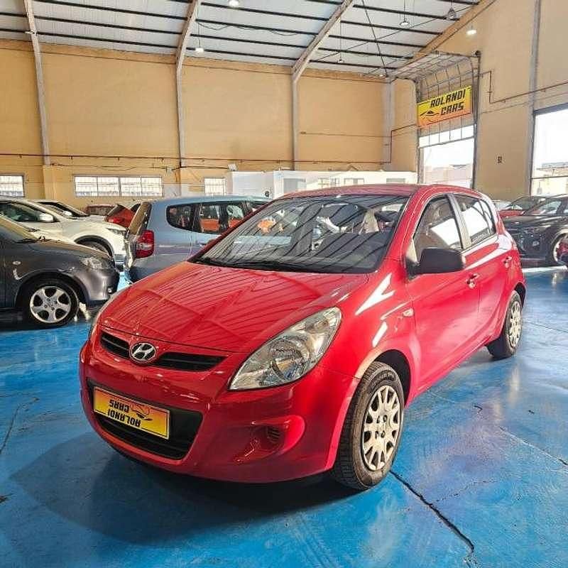 Usado Hyundai i20 Comfort 75 HP (55 kW) 2011 Vermelho Citadino