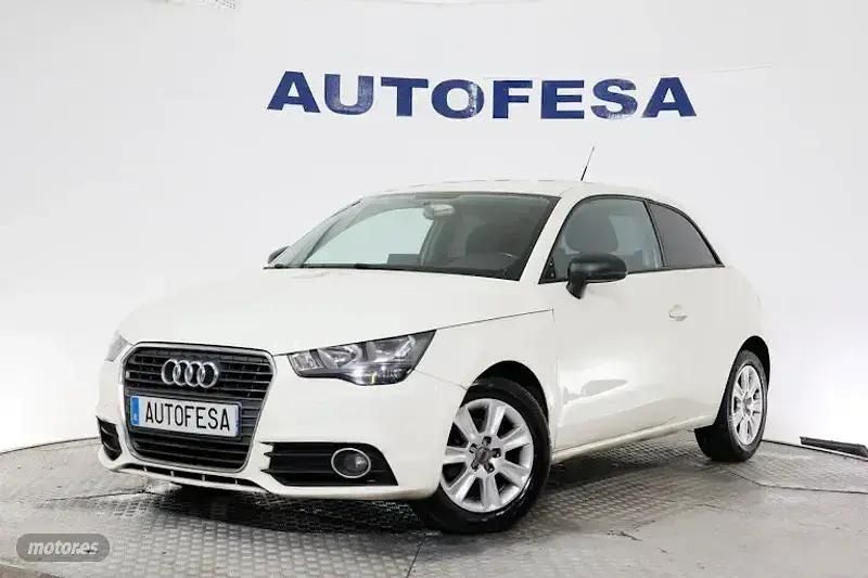 Blanco Usado 2011 Audi A1 Attraction Utilitario | 9350 € (Buen precio) - Imagen 1/4