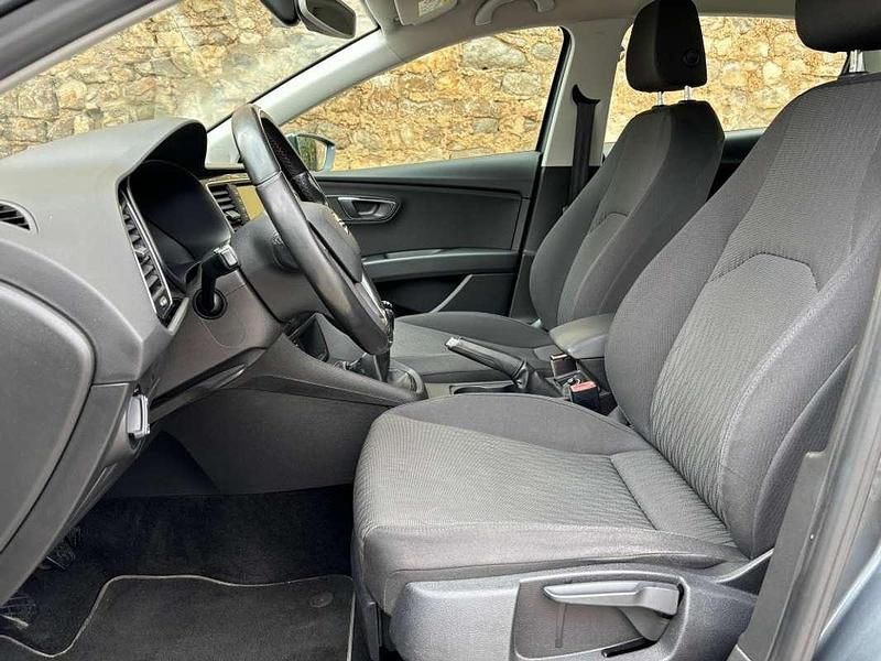 Usado Seat Leon Style 110 CV (80 kW) 2016 Gris Utilitario