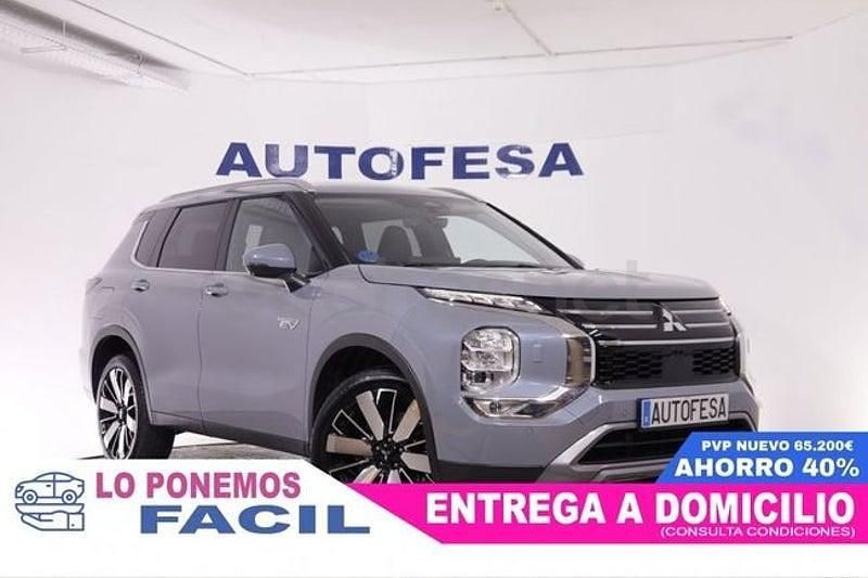 Usado Mitsubishi Outlander P-HEV 306 CV (225 kW) 2025 Gris / plata SUV