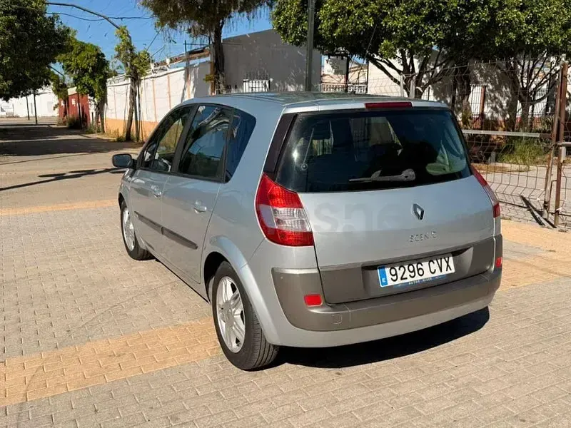 Usado Renault Scénic II Privilege 136 CV (100 kW) 2004 Beige Monovolumen