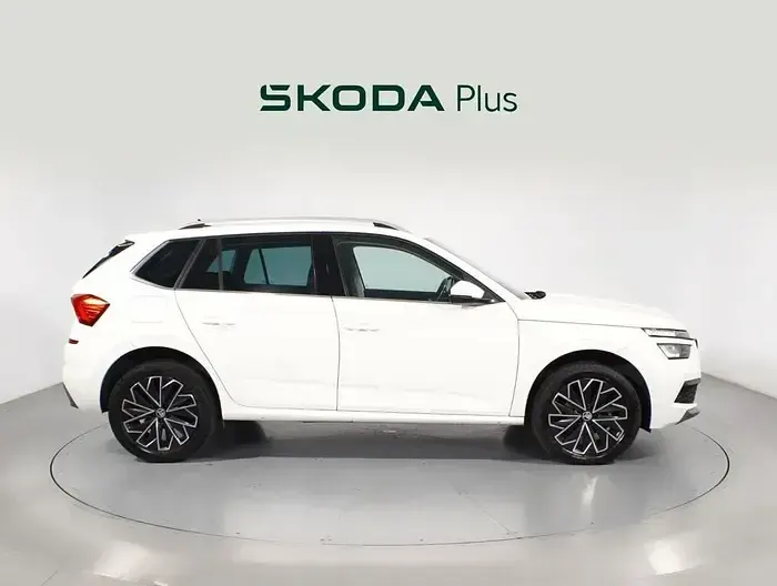 Usado Skoda Kamiq Ambition 110 CV (80 kW) 2022 Blanco SUV