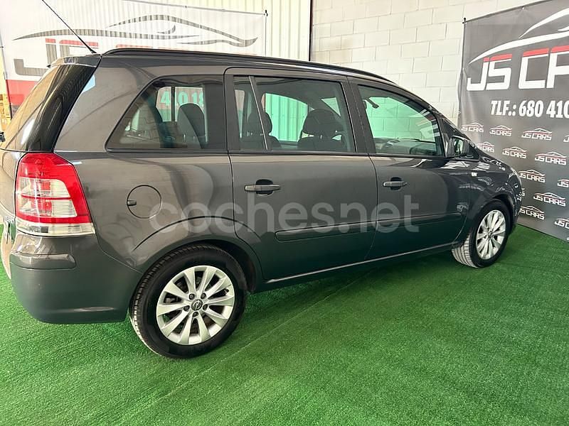 Usado Opel Zafira Family 110 CV (80 kW) 2015 Marrón Monovolumen